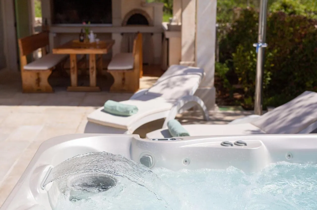 Villa Fundica Vrh  Holiday home Vrh (Krk)