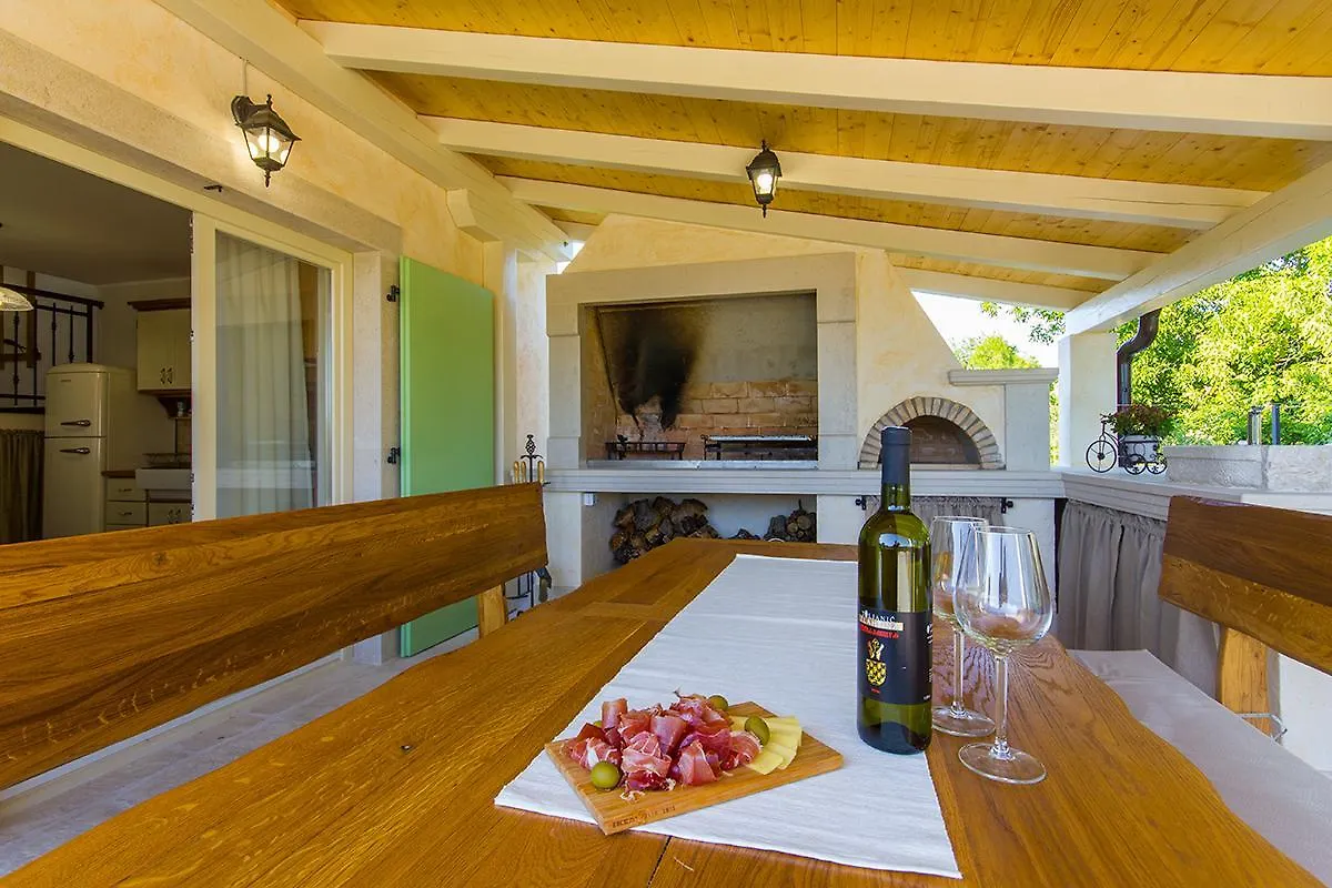 Villa Fundica Vrh  Holiday home
