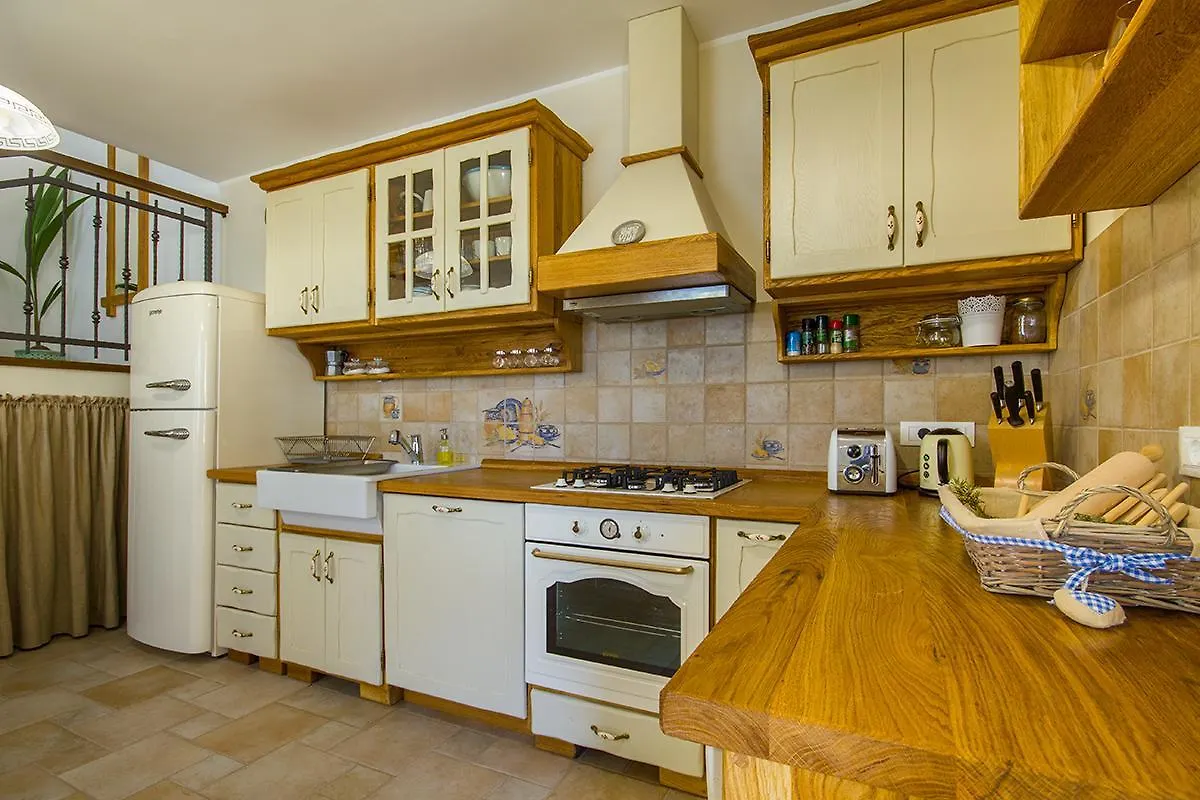 Villa Fundica Vrh  Holiday home